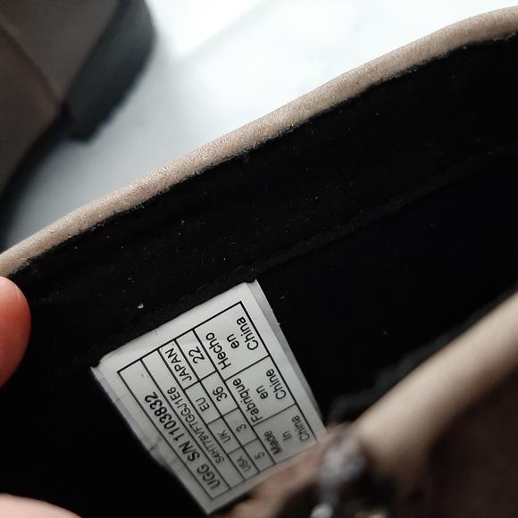 UGG Brown Attell Leather Booties Size 5 - Picture 10 of 11